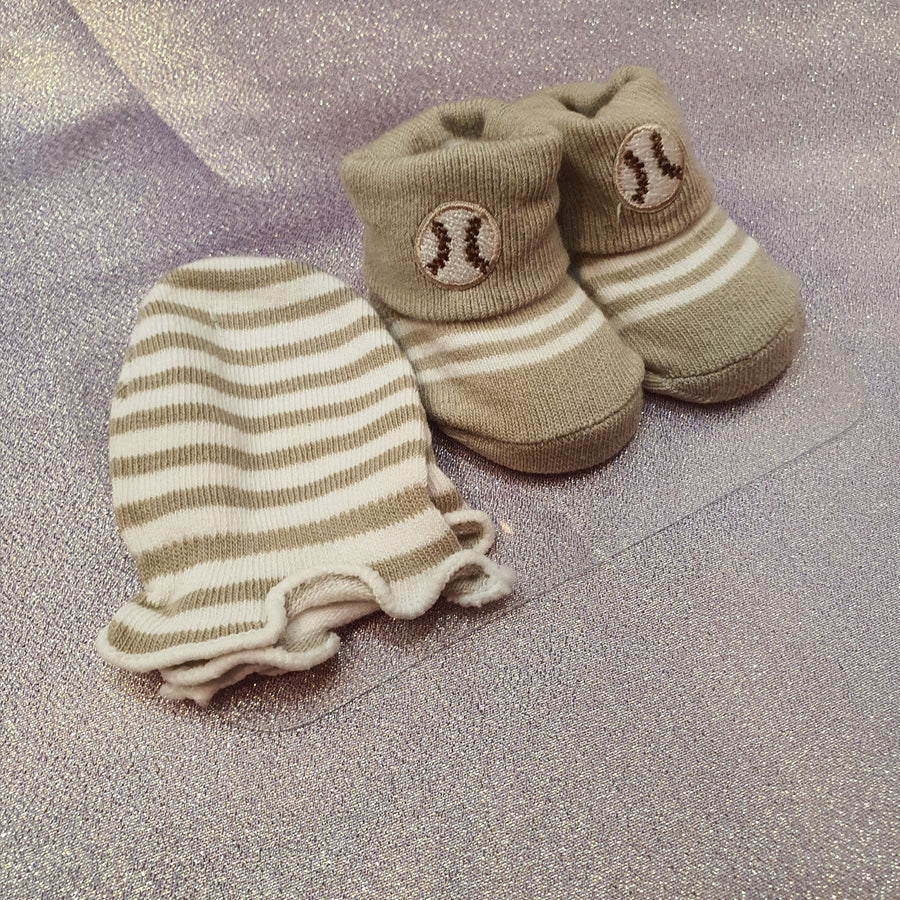 Newborn Mittens and Socks Set H